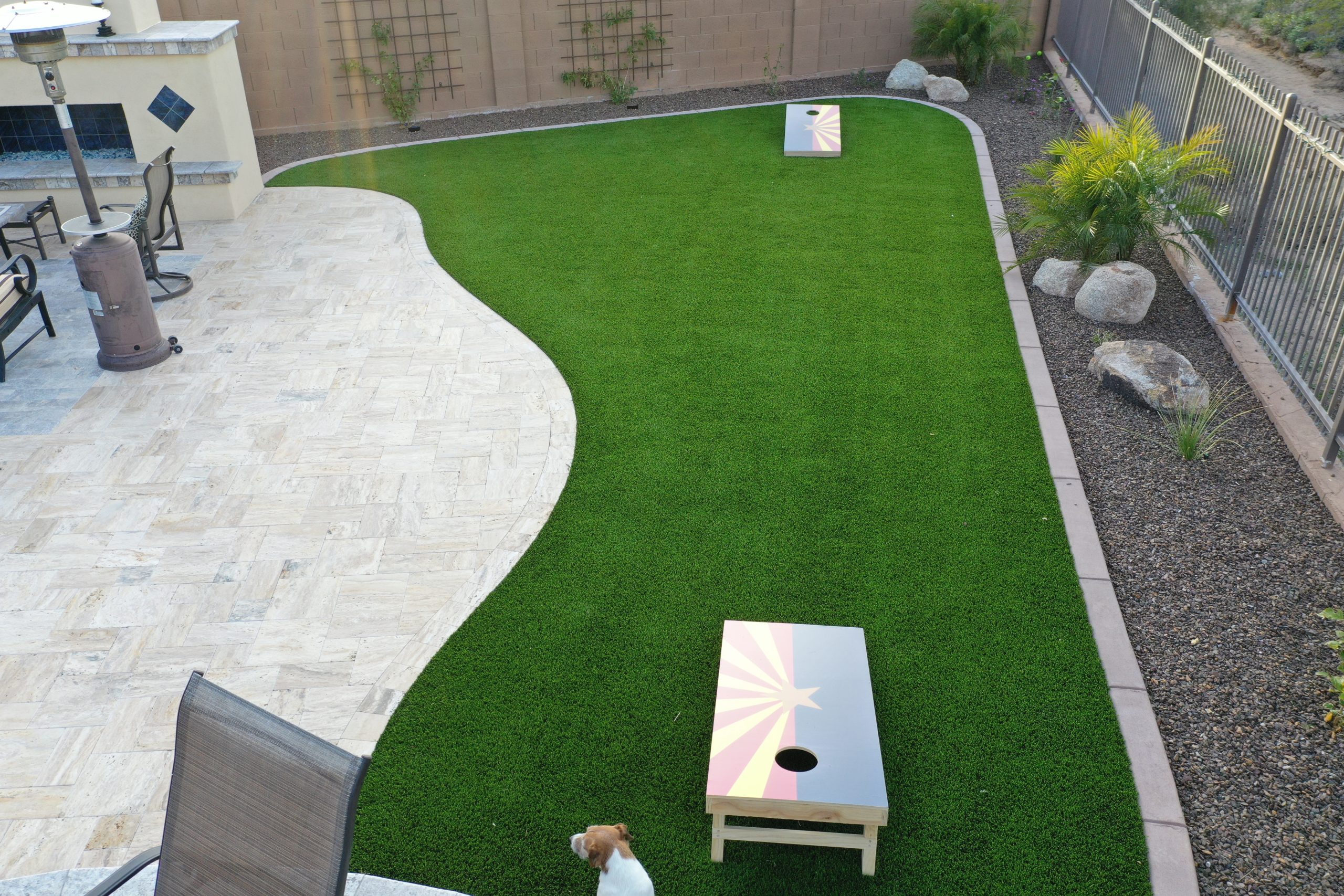 Outdoor,Living,In,Arizona,With,Pool,,Spa,And,Corn,Hole
