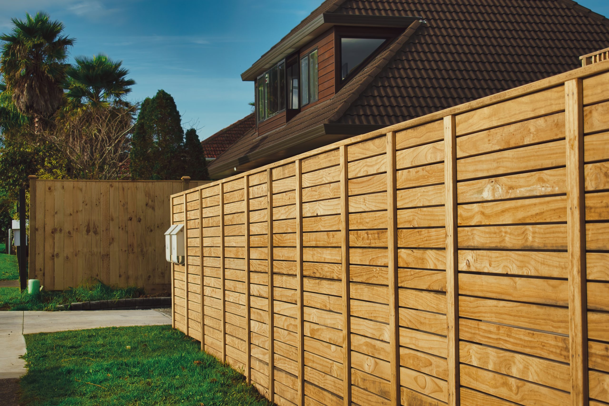 View,Of,Wooden,Fence,With,House,In,Background